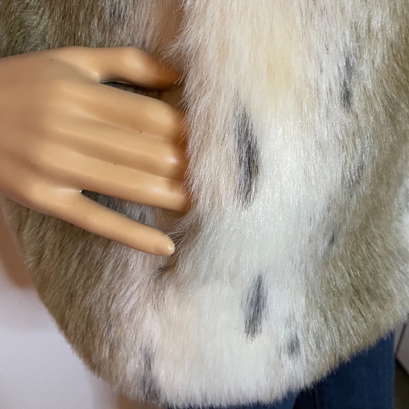 Vintage faux fur cream tan gray zipper mock collared vest with pockets! - Picture 13 of 14